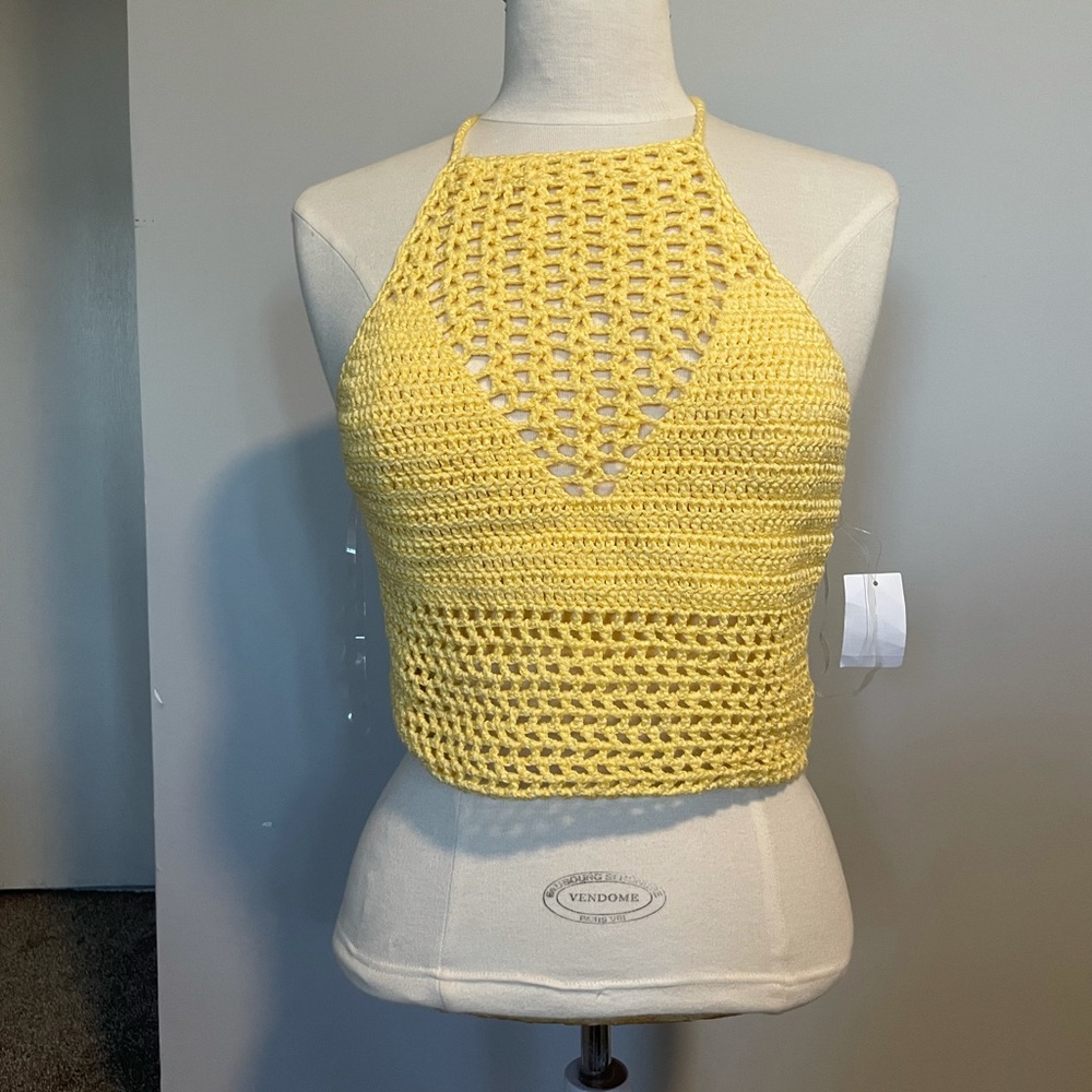 Knitted yellow crop top